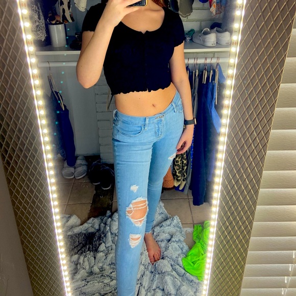 Trendy ripped Levi jeans - Picture 2 of 3